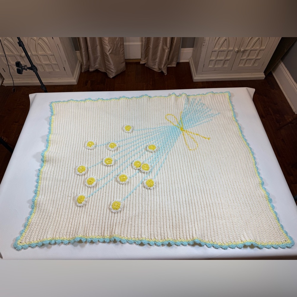 Handmade 80’s baby blanket / tapestry raised crochet flowers blue yellow white - Picture 7 of 10